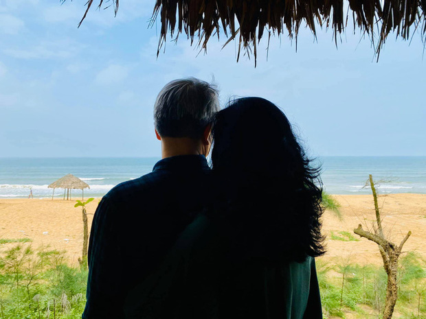 Diva Thanh Lam lần đầu công khai tình tứ bên người đàn ông giấu mặt, là bạn trai kém tuổi được đồn đoán bây lâu nay?-1