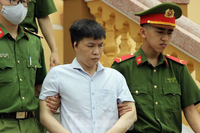 Cán bộ nâng điểm ở Hòa Bình: Sếp dặn nhận tội, đời sống vợ con bên ngoài các anh lo-1