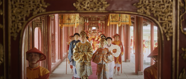 Câu chuyện thật phía sau lời hứa của Vua Bảo Đại và lá thư đánh ghen Nam Phương Hoàng hậu gửi cho Lý Lệ Hà được tái hiện trong MV mới của Hoà Minzy-6