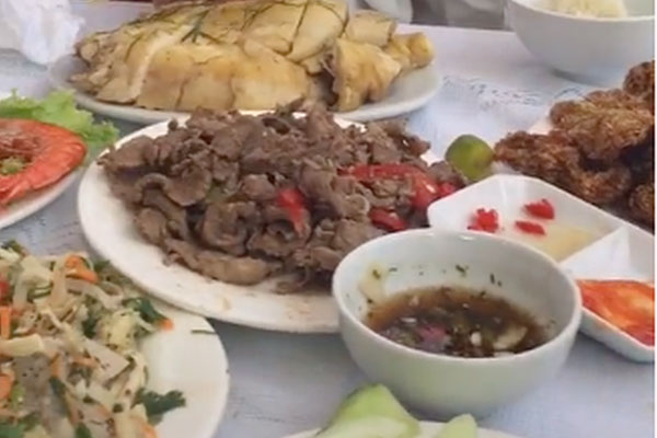 Một nhà hàng ở Điện Biên bị khách quen bom 150 mâm cỗ cưới trị giá gần 200 triệu, dân mạng kêu gọi giải cứu 500 nghìn/mâm-4