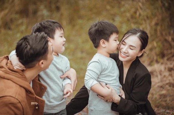 Sau 6 năm ồn ào chuyện tình ái, Baggio hạnh phúc bên vợ, còn Andrea hiện ra sao?-3