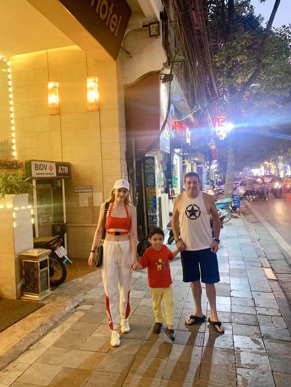 Sau 6 năm ồn ào chuyện tình ái, Baggio hạnh phúc bên vợ, còn Andrea hiện ra sao?-8