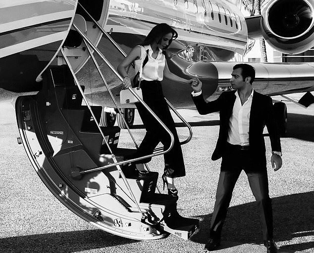 3 năm sau khi gây chú ý vì chi gần 230 tỷ đồng mua váy cưới, tiểu thư nước Nga có cuộc sống với lối rẽ không ai nghĩ đến-6