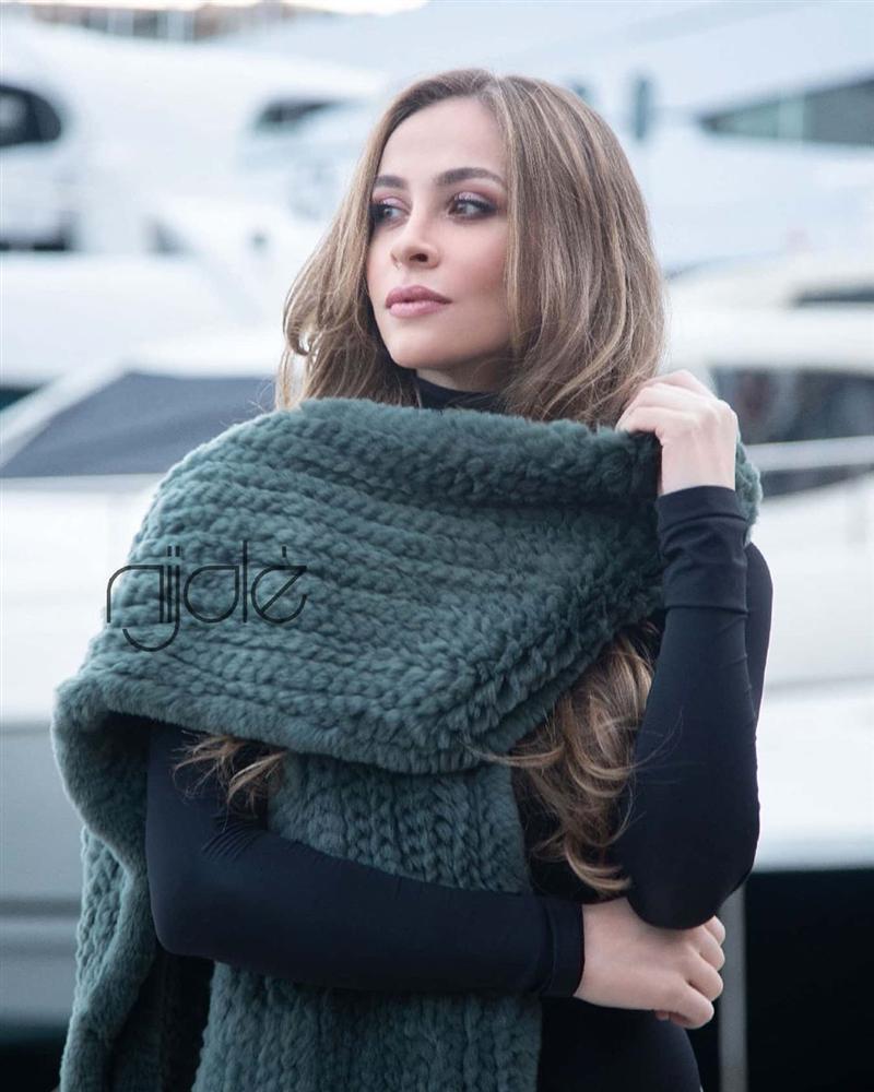 3 năm sau khi gây chú ý vì chi gần 230 tỷ đồng mua váy cưới, tiểu thư nước Nga có cuộc sống với lối rẽ không ai nghĩ đến-13