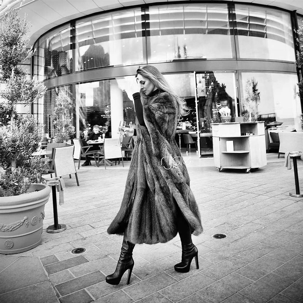 3 năm sau khi gây chú ý vì chi gần 230 tỷ đồng mua váy cưới, tiểu thư nước Nga có cuộc sống với lối rẽ không ai nghĩ đến-14