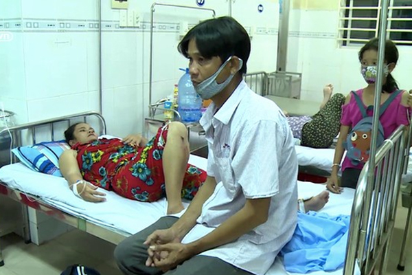 Cụ bà bán trà đá bị thiếu niên đi xe đạp tông trúng ở phố đi bộ Hồ Gươm, nhập viện trong tình trạng nguy kịch-2