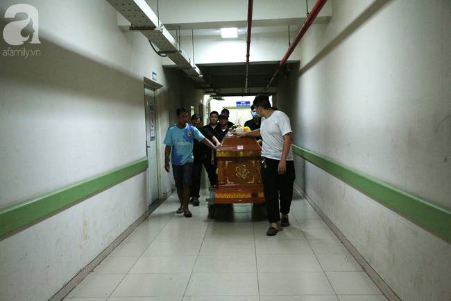 Tang thương cảnh vợ nghẹn ngào đến nhận xác chồng trong vụ sập công trình nghiêm trọng ở Đồng Nai-2