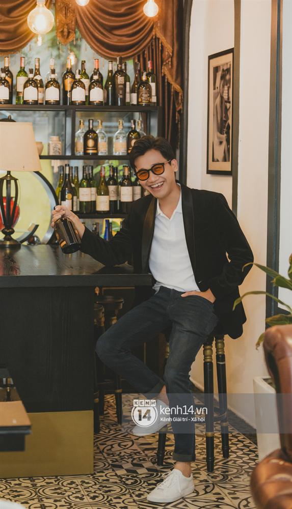 Xuân Nghị lên tiếng về tin hẹn hò, nghẹn ngào kể về thời nghèo khó: Tôi dọn khách sạn xuyên đêm, lương 1,6 triệu/tháng”-17