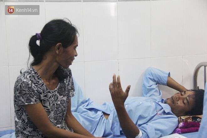 Quặn lòng cảnh vợ nhận thi thể chồng về quê chôn cất sau vụ sập tường ở Đồng Nai: Tiếng nấc nghẹn tìm chồng trong vô vọng-9