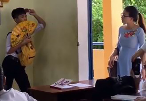 Định tàng hình trong góc lớp để trêu cô giáo, ai ngờ màn đáp trả của cô khiến nam sinh nhận ngay hậu quả-1