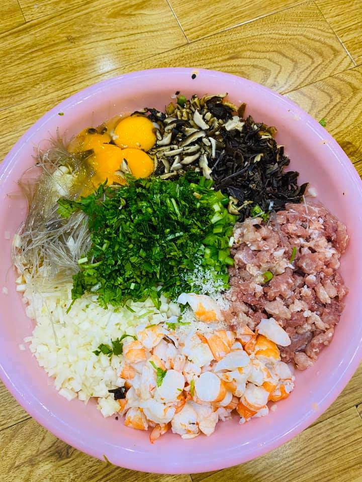 Bạn gái xinh của Công Lý nấu ăn kém nhất nhà, giờ làm cả dàn sao phải vào tấm tắc-8