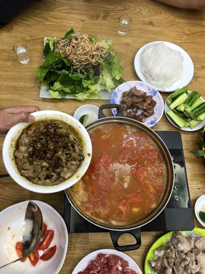 Bạn gái xinh của Công Lý nấu ăn kém nhất nhà, giờ làm cả dàn sao phải vào tấm tắc-16