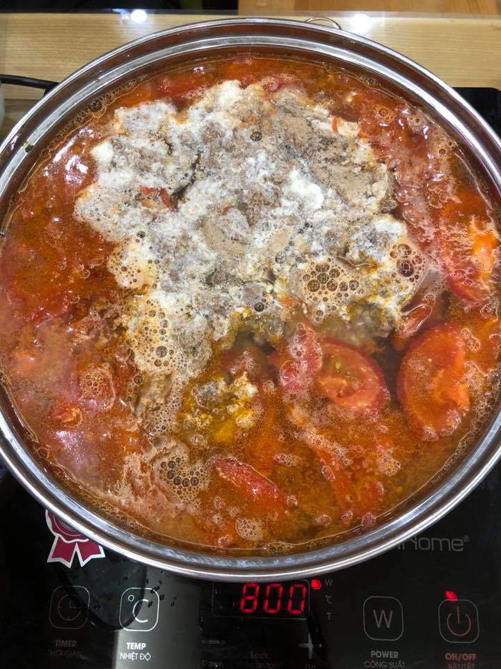 Bạn gái xinh của Công Lý nấu ăn kém nhất nhà, giờ làm cả dàn sao phải vào tấm tắc-17