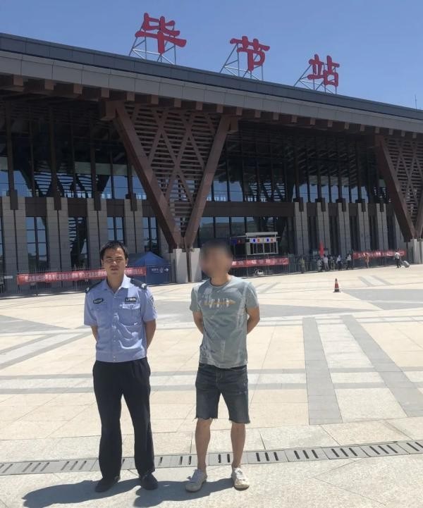 Cãi vợ, anh chồng bị bỏ lại trên đường cao tốc giữa đêm và phải đi bộ suốt 16km-2