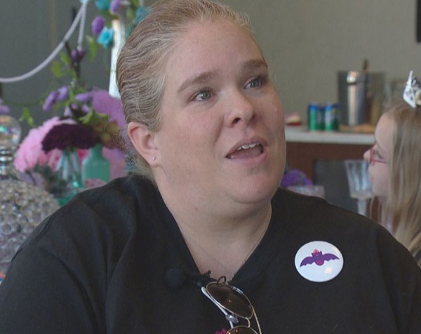 Bé gái 7 tuổi qua đời trong sự thương xót của dư luận, cảnh sát khai quật mộ đứa trẻ và phát hiện việc làm tàn độc của người mẹ-1