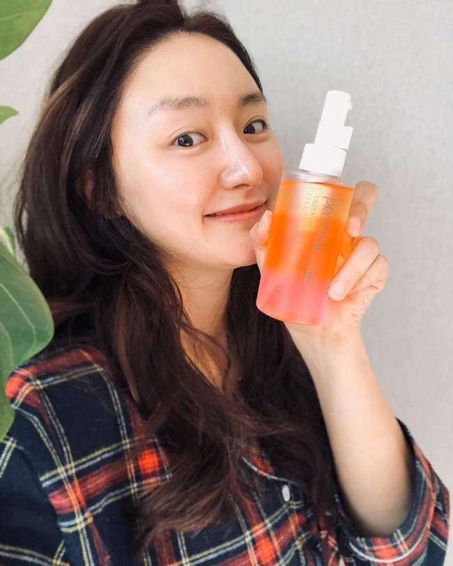 Dầu tẩy trang giúp làm sạch sâu nhưng nếu mắc 4 lỗi sau, bạn sẽ nhận cái kết ngược lại: Lỗ chân lông bít tắc, da đầy mụn ẩn-1