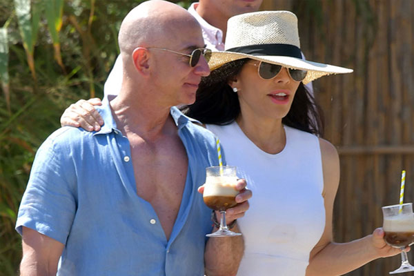 Những cặp đôi Sugar Daddy: Dù có tuổi nhưng chẳng ai già, lại còn sở hữu gia tài vài trăm triệu đô, hàng triệu follow mạng xã hội-8