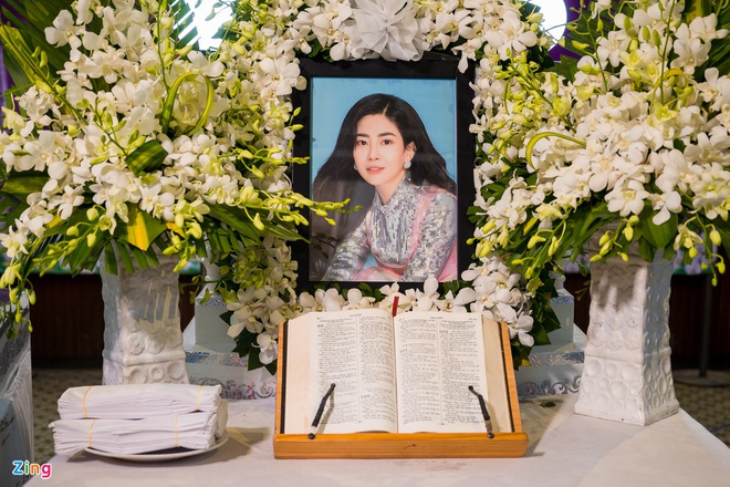 Mẹ Phùng Ngọc Huy cúng 49 ngày cho diễn viên Mai Phương-2
