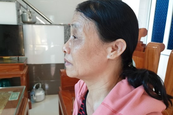 Bà nội cháu bé 18 tháng tuổi nghi bị mẹ đánh tử vong: