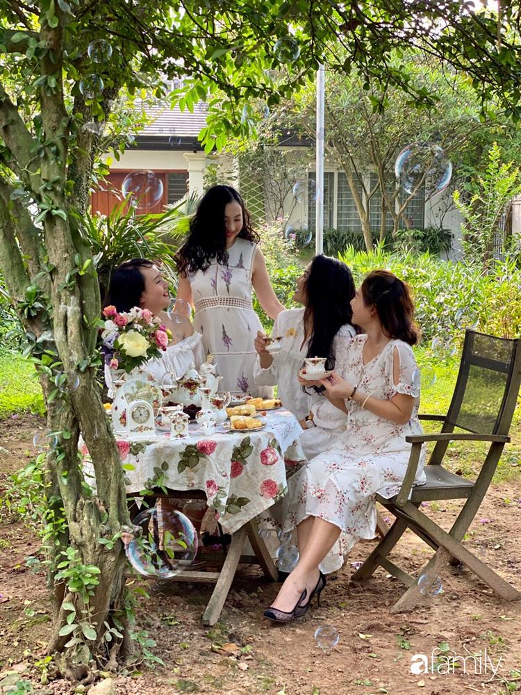 Vườn cây và hoa rực rỡ níu những bình yên ở ngoại ô Hà Nội giúp gia đình trẻ tránh xa ồn ào của phố thị-3