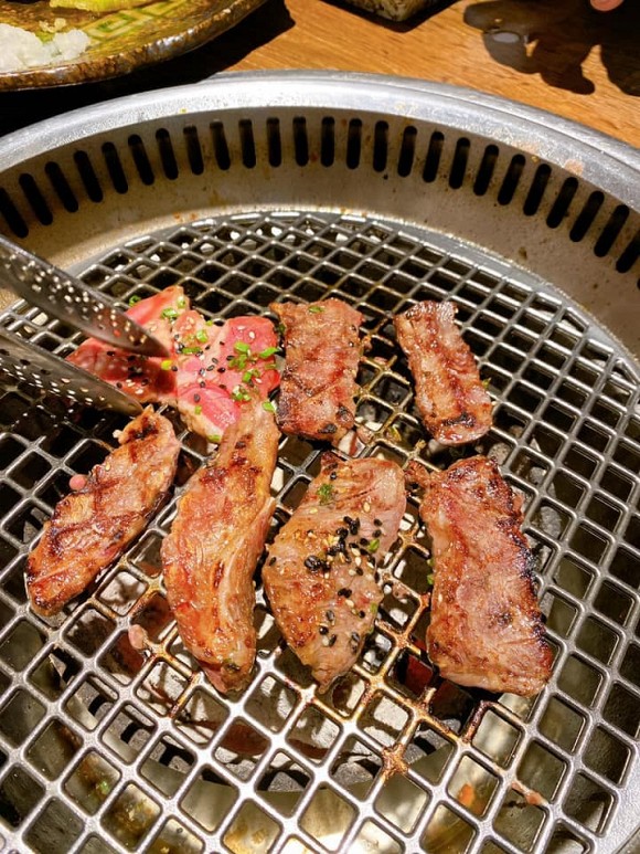 Chụp lén Trường Giang, Nhã Phương để lộ rõ nhan sắc thật của ông xã-6