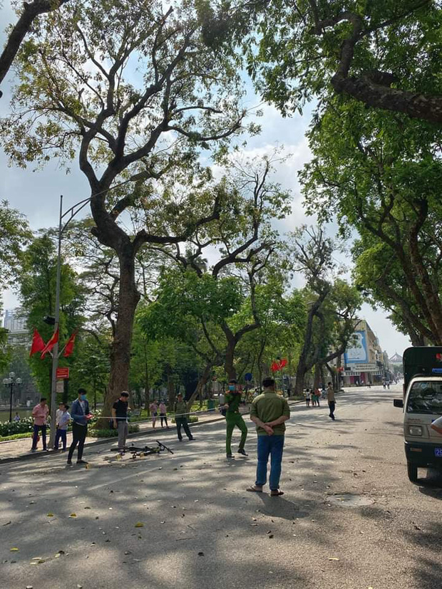 Cụ bà bán trà đá bị thiếu niên đi xe đạp tông trúng ở phố đi bộ Hồ Gươm, nhập viện trong tình trạng nguy kịch-1