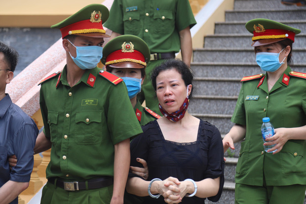 Gian lận thi cử ở Hòa Bình: Cựu trưởng phòng an ninh bật khóc nói tôi bị oan, sẽ kháng cáo đến cùng, đời tôi chưa xong thì đời con, đời cháu-4