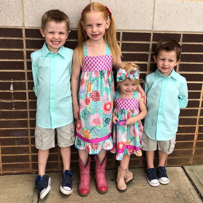 Ô tô gia đình gặp tai nạn nghiêm trọng, bé gái 6 tuổi trở thành anh hùng nhanh trí cứu các em thoát nạn-1