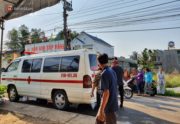 Đám tang đẫm nước mắt của nạn nhân lớn tuổi nhất vụ sập tường ở Đồng Nai: Mẹ ơi, con tìm thấy bố rồi, bố ở trong nhà xác bệnh viện-5