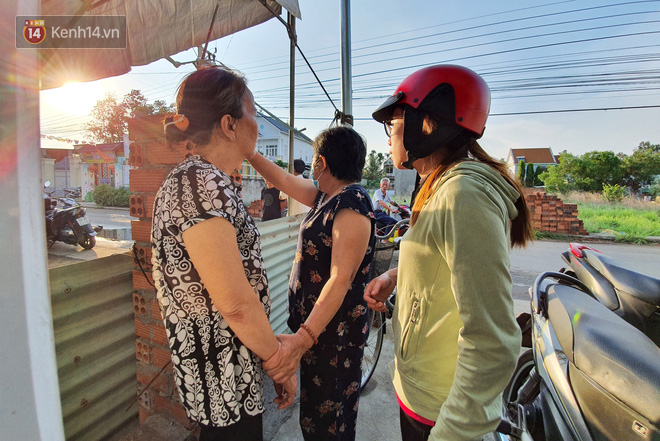 Đám tang đẫm nước mắt của nạn nhân lớn tuổi nhất vụ sập tường ở Đồng Nai: Mẹ ơi, con tìm thấy bố rồi, bố ở trong nhà xác bệnh viện-12