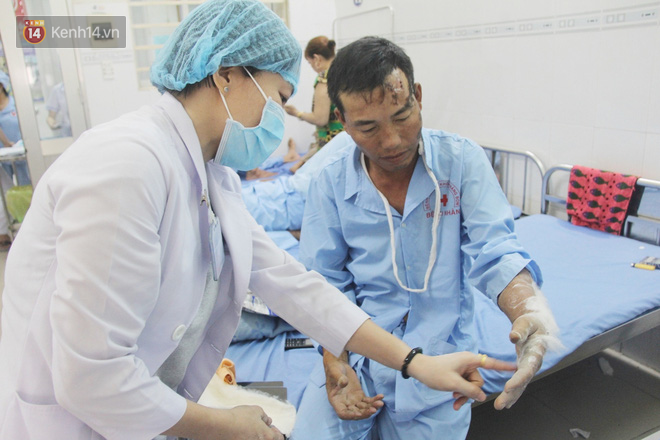 Đám tang đẫm nước mắt của nạn nhân lớn tuổi nhất vụ sập tường ở Đồng Nai: Mẹ ơi, con tìm thấy bố rồi, bố ở trong nhà xác bệnh viện-14