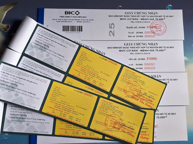 Người dân ùn ùn đi mua bảo hiểm xe máy, ôtô khi CSGT tổng kiểm soát-2