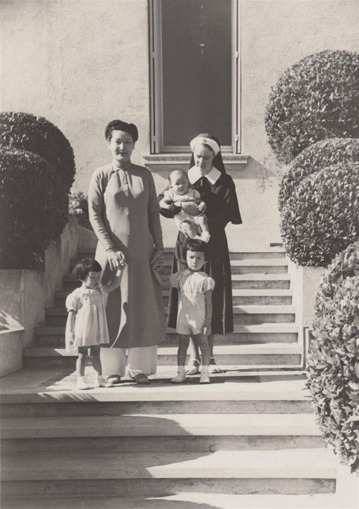 Nam Phương Hoàng Hậu: Người đàn bà phải lòng Dior nhưng phân nửa đời vẫn mực thước với Áo dài-12