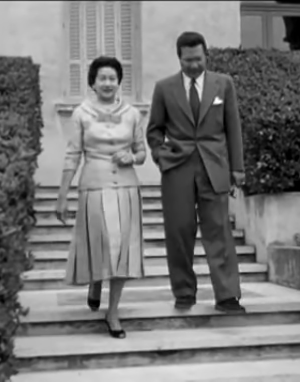 Nam Phương Hoàng Hậu: Người đàn bà phải lòng Dior nhưng phân nửa đời vẫn mực thước với Áo dài-21