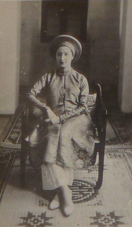 Nam Phương Hoàng Hậu: Người đàn bà phải lòng Dior nhưng phân nửa đời vẫn mực thước với Áo dài-11