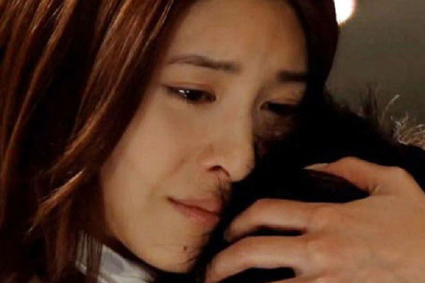 Dẫn con đi ăn nhà hàng, nhìn con ăn ngấu nghiến mà tôi xót lòng rồi bỗng con nhìn tôi và hỏi một câu làm tôi bật khóc-1