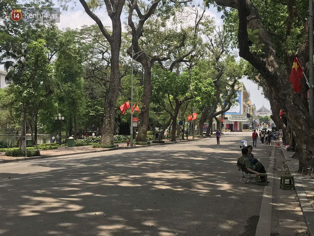 Hà Nội: Cụ bà bán trà đá bị thiếu niên đi xe đạp tông trúng ở phố đi bộ đã tử vong-1