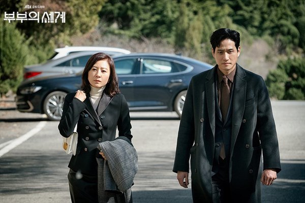 Loạt hậu trường yêu muốn xỉu ở Thế Giới Hôn Nhân: Vợ chồng bà cả ngọt như tình trẻ, con gái tiểu tam là thần tượng quốc dân-5