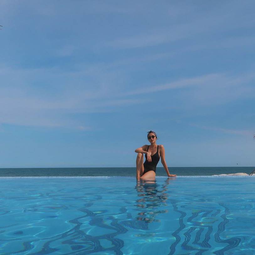 Tăng Thanh Hà chơi lớn khoe ảnh bikini toàn thân, vòng 1 hạn chế năm xưa giờ đã nở nang gợi cảm đến thế này-1