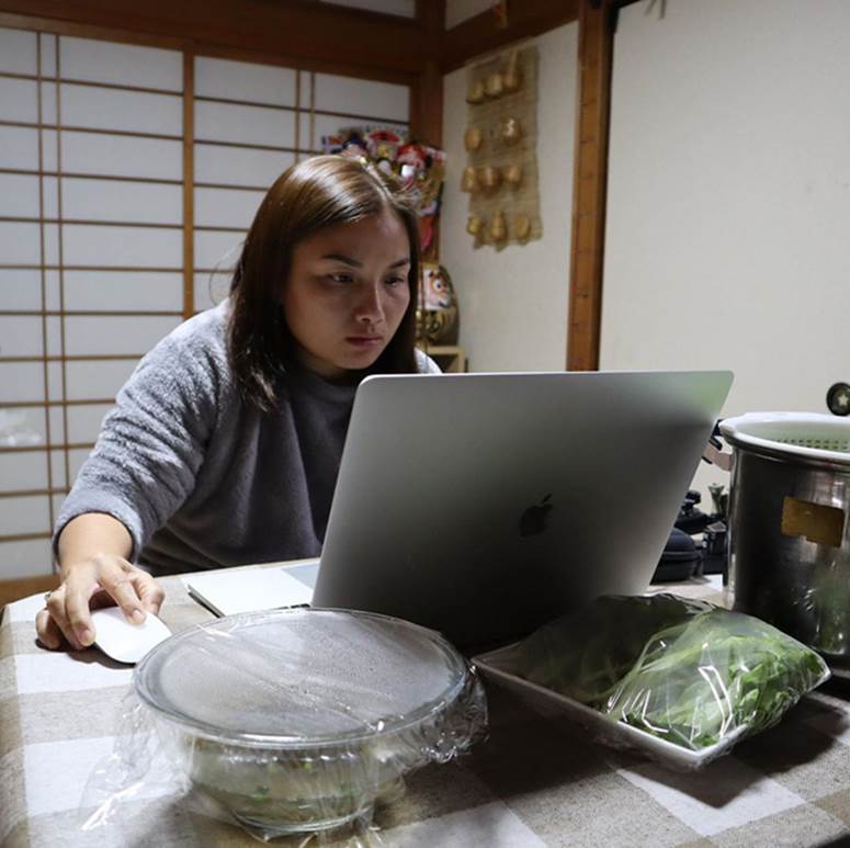 Quỳnh Trần JP đã là đại gia khi kênh Youtube vừa chạm mốc 3 triệu sub, nhìn loạt ảnh hậu trường không phải ai cũng biết này để thấy mẹ bỉm sữa xa xứ đã nỗ lực khủng khiếp đến mức nào!-7