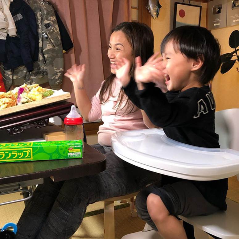 Quỳnh Trần JP đã là đại gia khi kênh Youtube vừa chạm mốc 3 triệu sub, nhìn loạt ảnh hậu trường không phải ai cũng biết này để thấy mẹ bỉm sữa xa xứ đã nỗ lực khủng khiếp đến mức nào!-15