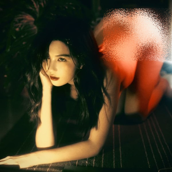 Nín thở xem loạt ảnh mới của Ngọc Trinh: Pose dáng quằn quại, thả rông khoe vòng 1 táo bạo-2