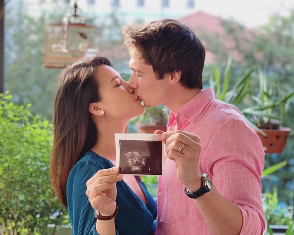 MC Hoàng Oanh lần đầu khoe bụng bầu lớn vượt mặt, nhan sắc những tháng cuối thai kỳ gây chú ý-5