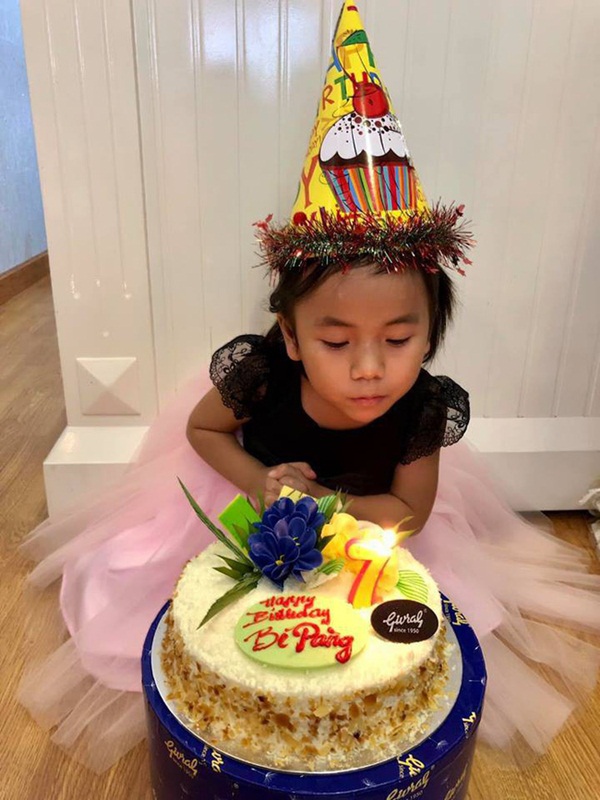 Em bé Mường Lát bị liệt 2 chân ngày nào đã thay đổi hoàn toàn sau gần 3 năm được nhận nuôi-3