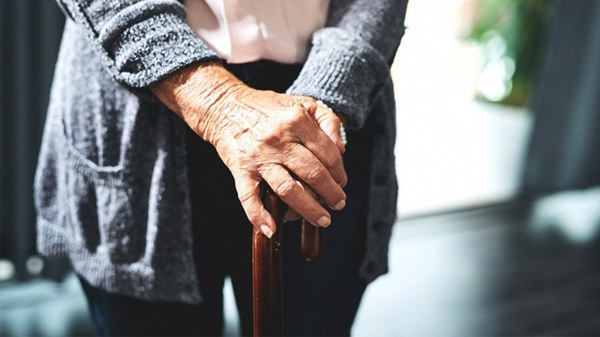 Chỉ 1 phút làm bài test này tại nhà, bạn sẽ biết liệu bản thân có bị loãng xương hay không để bổ sung canxi ngay nếu mắc phải-2