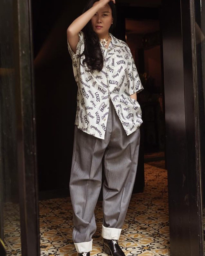 Ngoài 40 vẫn bung lụa diện crop top cho bằng chị bằng em, Phượng Chanel gây choáng vì eo thon bất ngờ-13