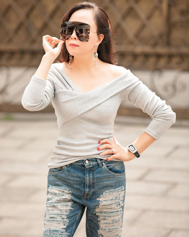 Ngoài 40 vẫn bung lụa diện crop top cho bằng chị bằng em, Phượng Chanel gây choáng vì eo thon bất ngờ-8