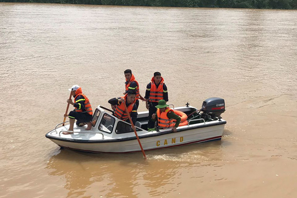 Tạm giữ người chồng nghi giết vợ câm điếc rồi dựng hiện trường giả-3