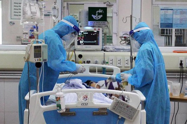 Phi công người Anh 10 ngày liên tiếp âm tính SARS-CoV-2, đã có đáp ứng kích thích-1