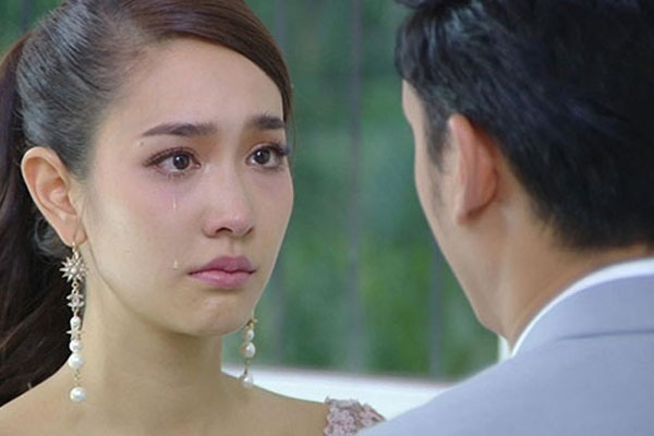 Chồng báo gặp tai nạn, tôi hốt hoảng tới hiện trường thì thấy xe bẹp rúm nhưng anh chẳng chút xây xát, sự thật được hé lộ chỉ qua một cuộc điện thoại-2